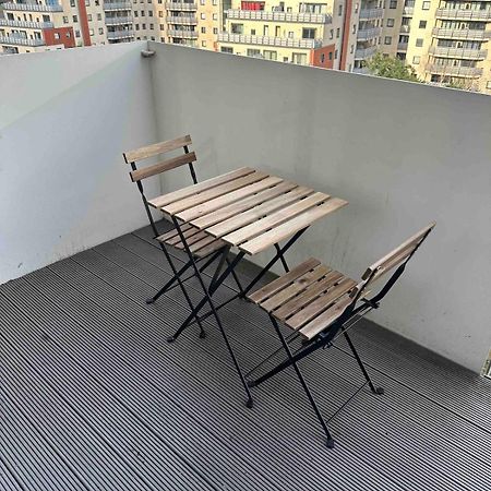 Entire 2 Bedroom Flat Лондон Экстерьер фото