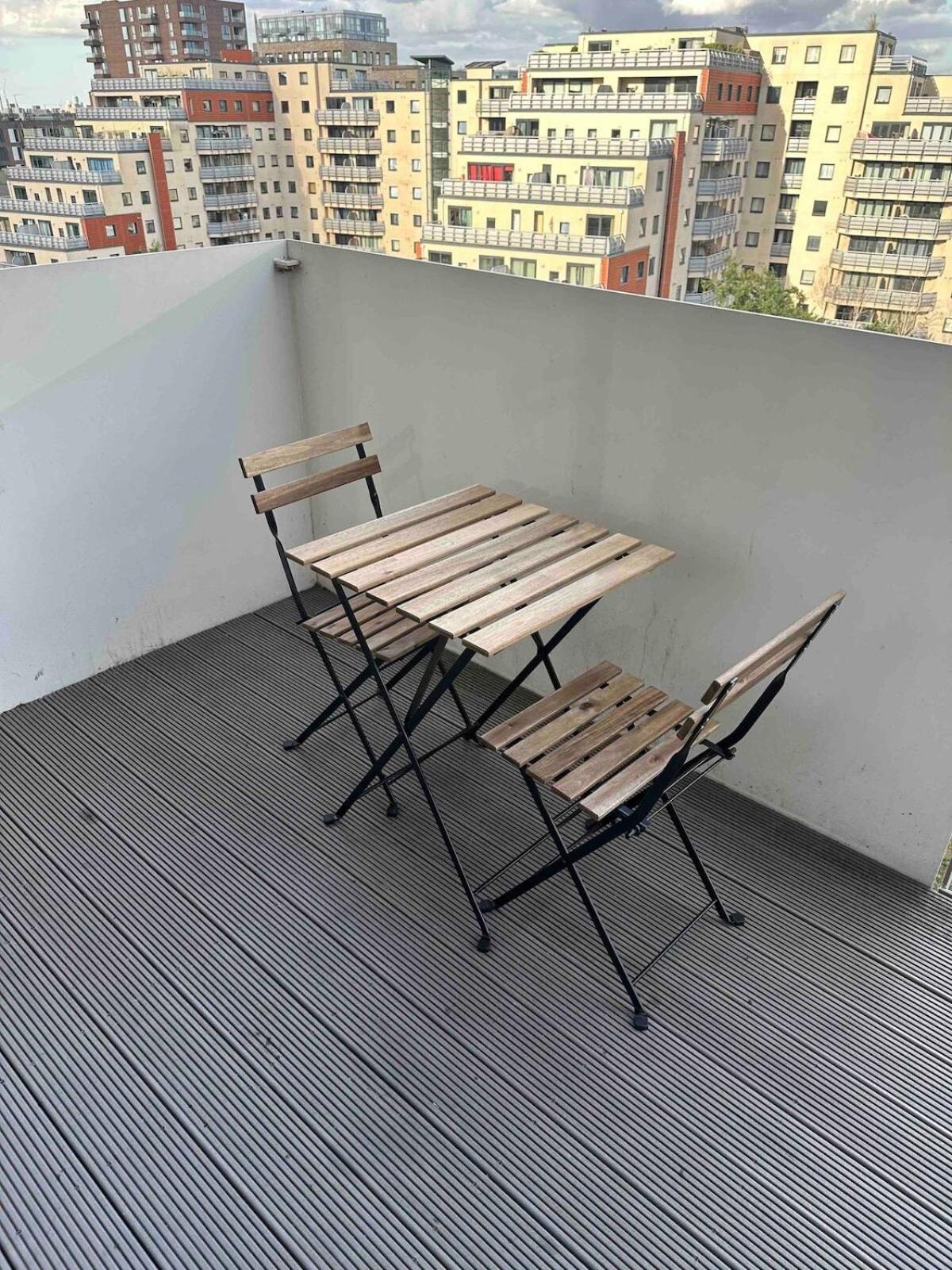 Entire 2 Bedroom Flat Лондон Экстерьер фото